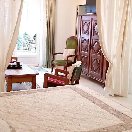 Studio Rue Sylvia Montfort 아파트 *