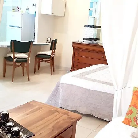 Studio Rue Sylvia Montfort 아파트 *