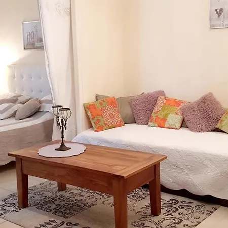 Studio Rue Sylvia Montfort 아파트